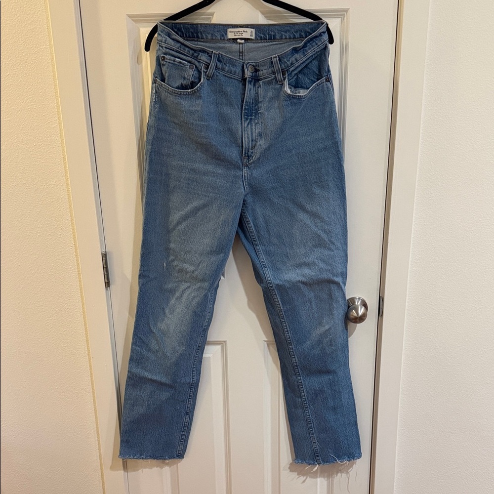 Abercrombie & Fitch Curve Love The 90s Straight Ultra High Rise Jean 31L & 29L